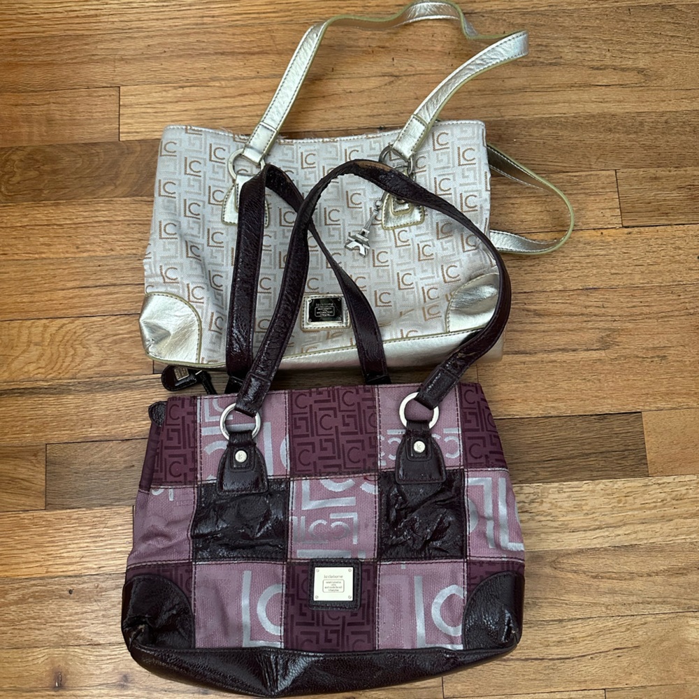 2 Shoulder Bags